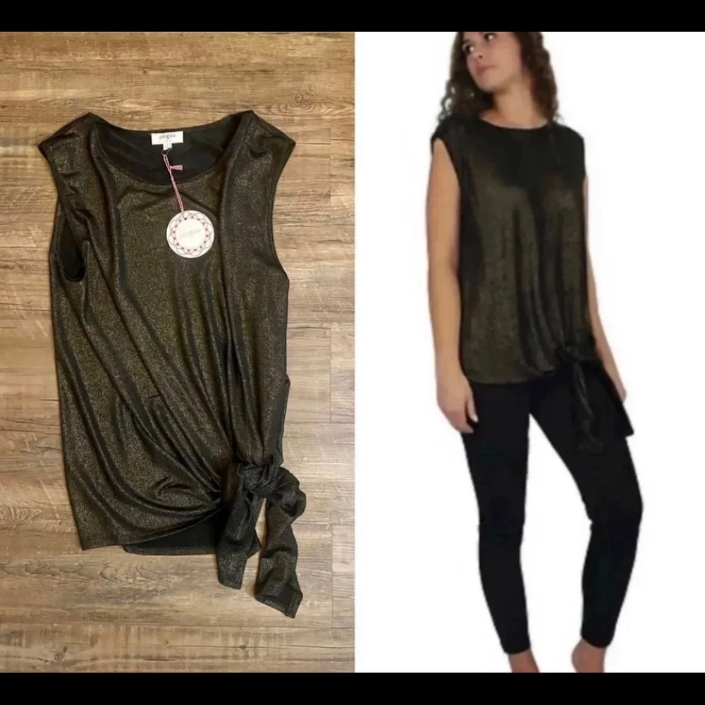 Umgee top size small (runs big)